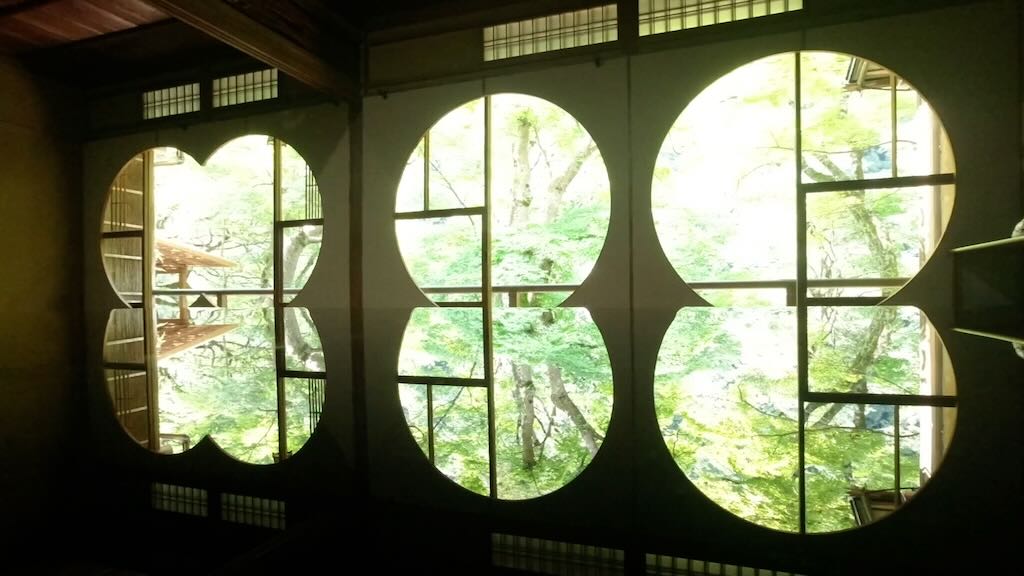 【京都おすすめ紅葉スポット】嵐山祐斎亭。美しい丸窓と幻想的なリフレクション写真が撮れます。【京都女ひとり旅ブログ】