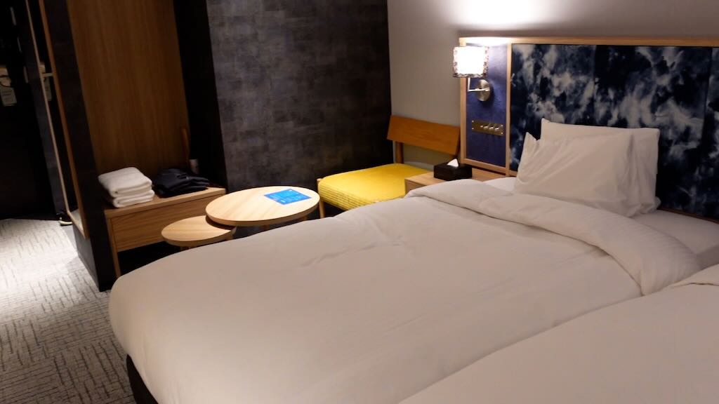 瀬戸芸の前泊や直島、豊島観光の宿泊ホテルに最適「UNO HOTEL」個室ルームツアー。共用スペース。日本茶サービス。